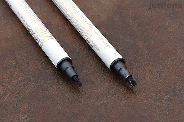 Both nib sizes of the Kuretake ZIG Calligraphy Metallic Double-Sided Marker Pen.