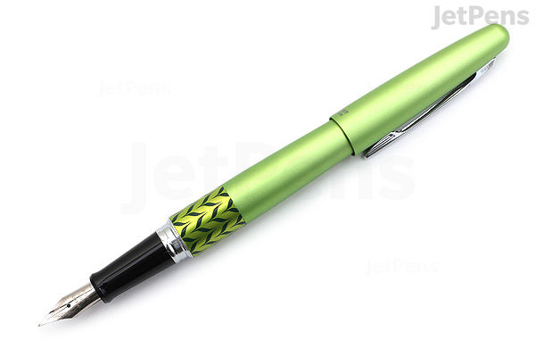 A Pilot Metropolitan Retro Pop fountain pen in green marble finish with a fine nib, shown uncapped and angled to display the nib and decorative pattern near the grip.