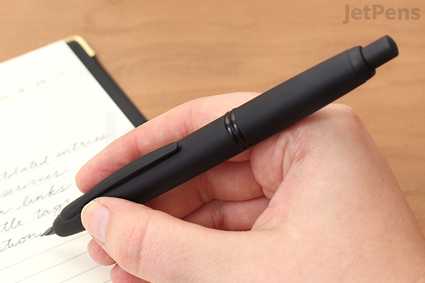 The Pilot Vanishing Point has a retractable nib.