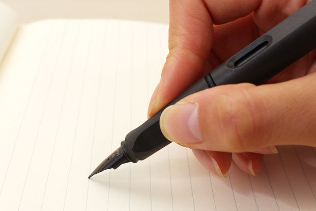How to Write with a Fountain Pen - JetPens.com