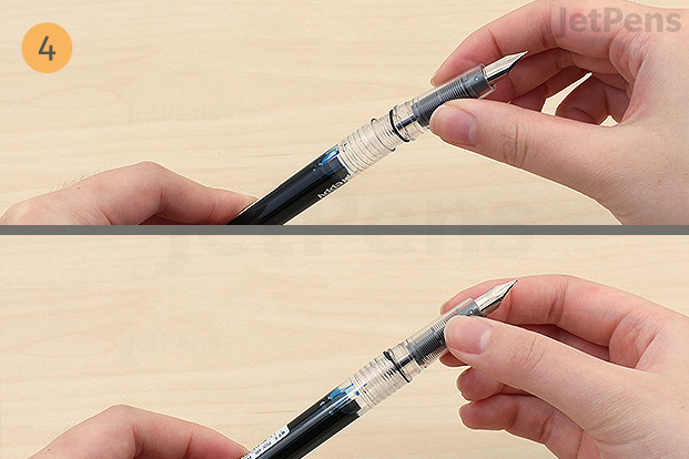 Atornille la sección de agarre con la punta hacia arriba