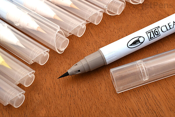 Kuretake ZIG Clean Color Real Brush Pen - 12 Color Set - Japanese Kawaii  Pen Shop - Cutsy World