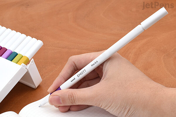 Uni EMOTT Sign Pen Review — The Pen Addict