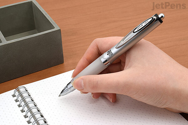 Uniball Signo 207 Premier Test - Why you should buy this pen
