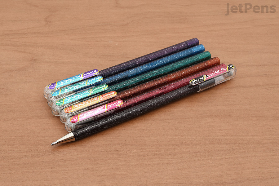 Using the Pentel Hybrid Dual Metallic is a fun way to add embellishments to holiday cards and art projects.