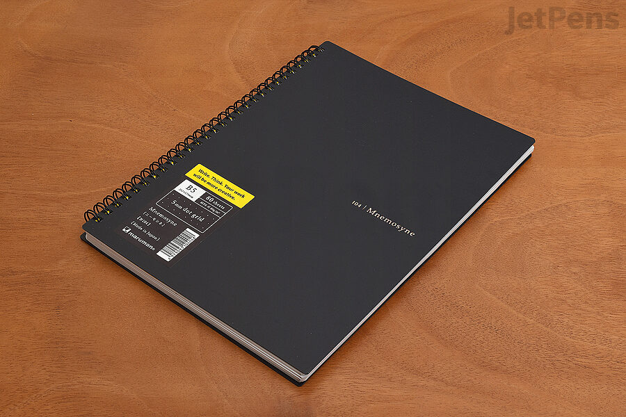 Beloved by professionals, the Maruman Mnemosyne Notebook lineup comes in a wide variety of sizes.