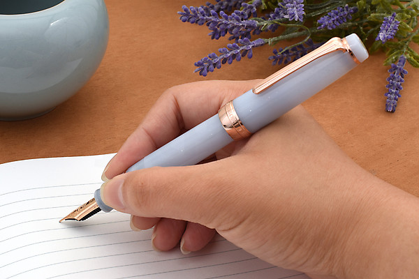 Sailor Pro Gear Fountain Pen - Every Rose Has Its Thorn (Ivory / Rose Gold) - 21k Medium - Limited Edition - SAILOR 11-8674-421 Sailor Pro Gear Fountain Pen - Every Rose Has Its Thorn (Ivory / Rose Gold) - 21k Medium - Limited Edition - SAILOR 11-8674-421