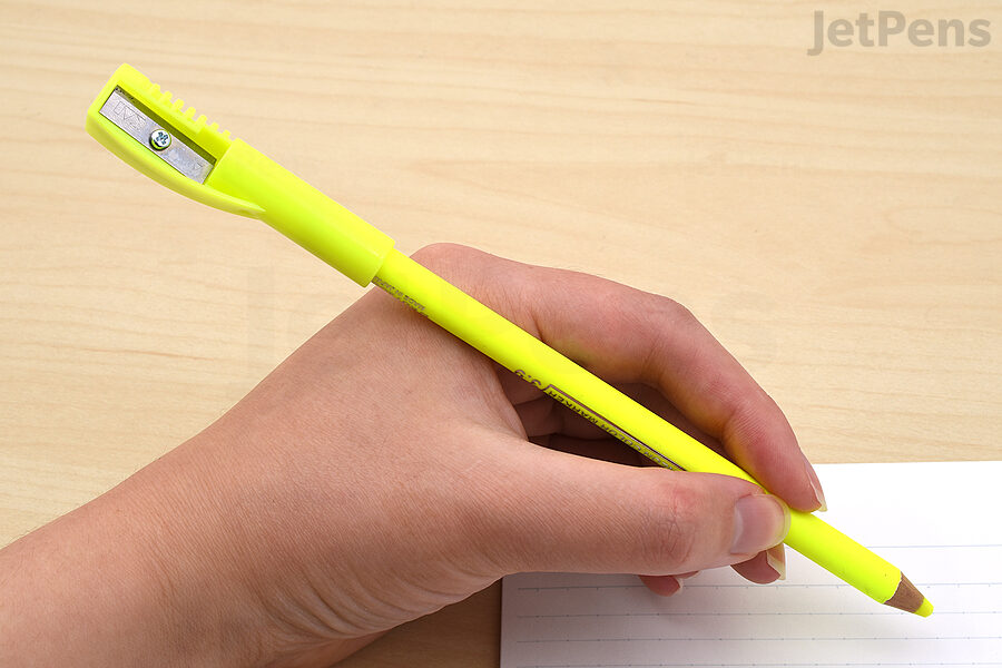The Kutsuwa HiLiNE Highlighter Pencil is a more precise alternative to the Neonpitsu Knock.