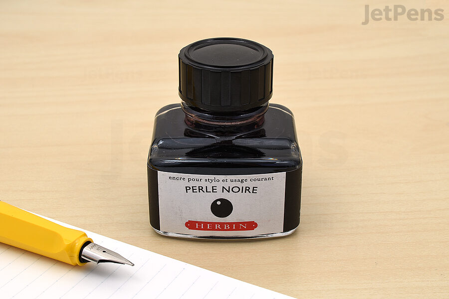 J. Herbin Perle Noire balances dry time and performance.