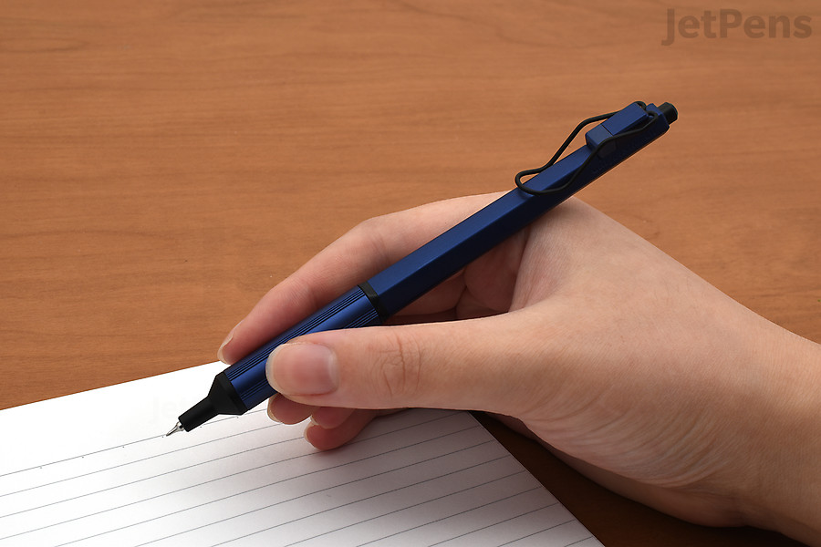 The 0.28 mm tip found on the Uni Jetstream Edge is the first ever tip of this size on a ballpoint!