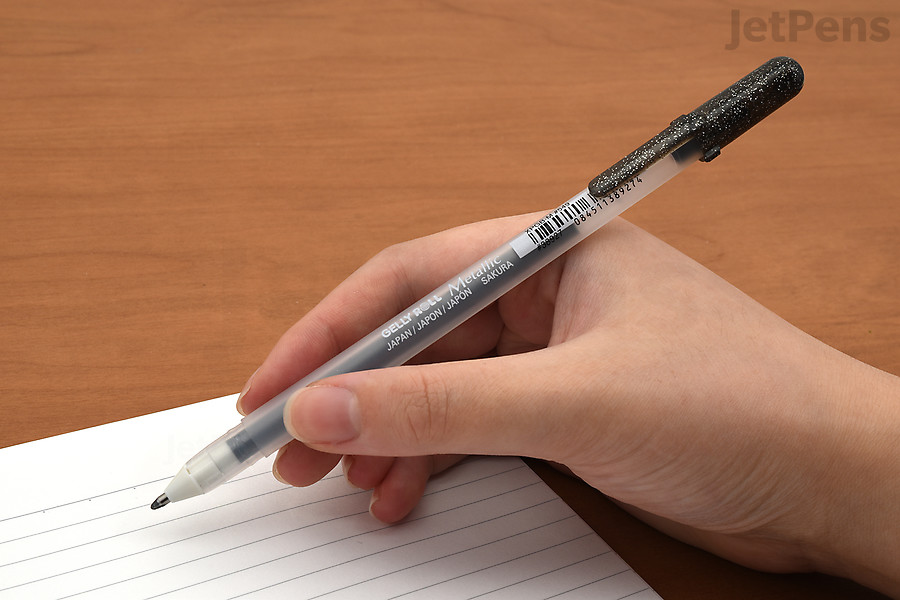 The Sakura Gelly Roll Gel Pen comes in a variety of effects, including a metallic finish.