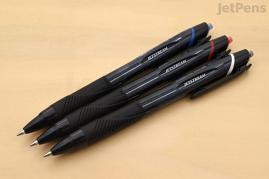 The Jetstream Sport has a cool, stealthy look. This 0.7 mm ballpoint pen comes in three ink colors.