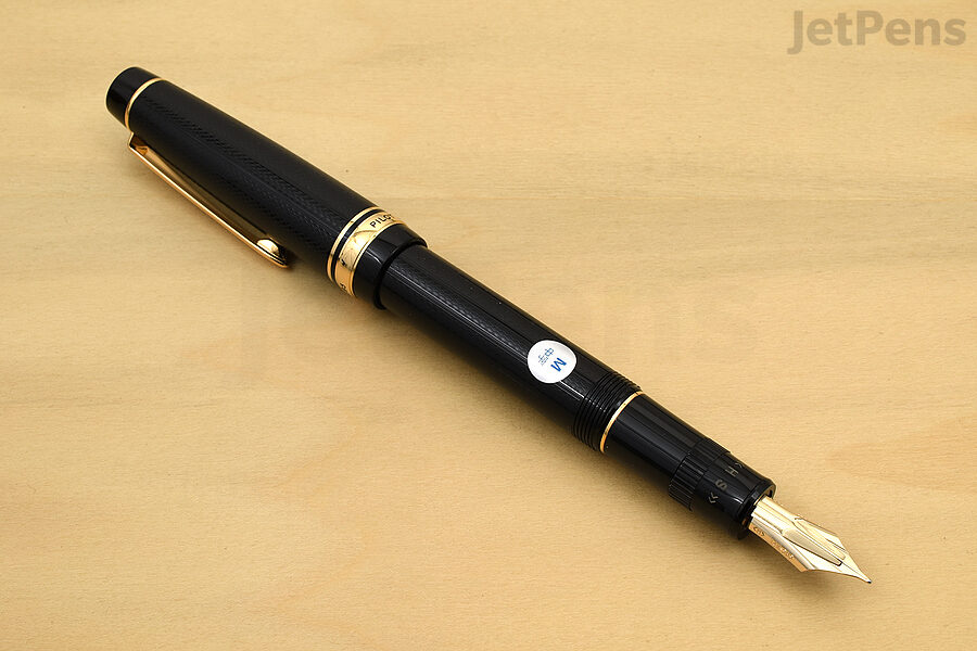 The Pilot Justus 95 Fountain Pen features an innovative nib that can be adjusted to change its softness.