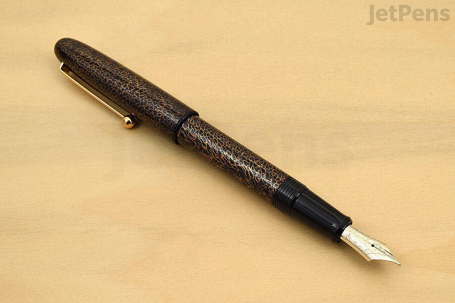 The Pilot Maki-e Fountain Pen has a luxurious finish that evokes the delicate pattern of a dragonfly’s wings.