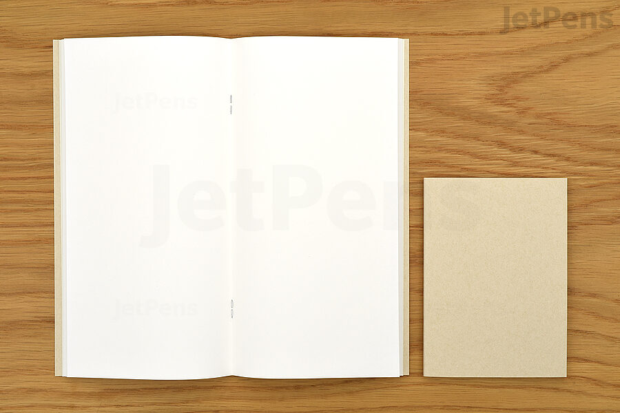 TRAVELER’S notebook Lightweight Paper Refills are filled with 52 gsm Tomoe River Paper.