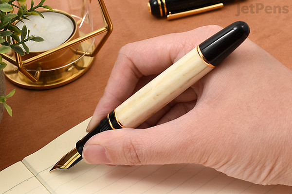 Laban 325 Fountain Pen - Snow - Fine | JetPens