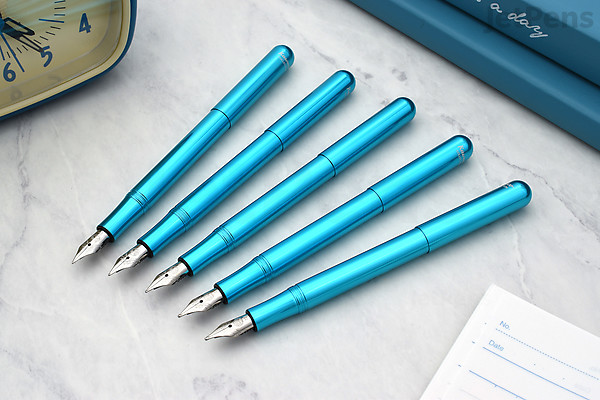 Kaweco Penna stilografica LILIPUT in acciaio inox, esclusiva penna stilografica per cartucce d'inchiostro con scatola in metallo retr?, 12,5 cm, larghezza penna: B (larga Kaweco Penna stilografica LILIPUT in acciaio inox, esclusiva penna stilografica per cartucce d'inchiostro con scatola in metallo retr?, 12,5 cm, larghezza penna: B (larga