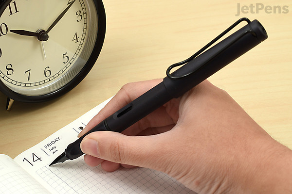 LAMY safari Fountain Pen - Steel Black - Left-Handed - LAMY L0E2SBKLH LAMY safari Fountain Pen - Steel Black - Left-Handed - LAMY L0E2SBKLH