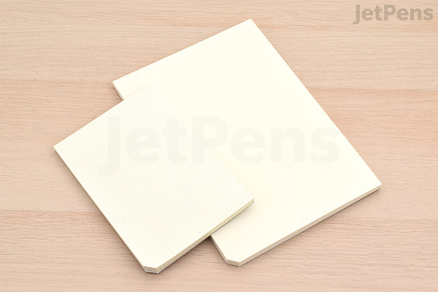 The simple Midori MD Paper Pad can be used for memos, sketches, and more.