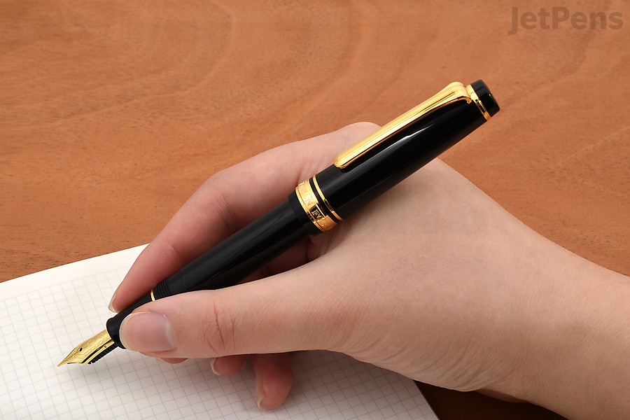 Unlike the Custom 74 and 3776 Century, the Sailor Pro Gear Slim Fountain Pen has flat ends.