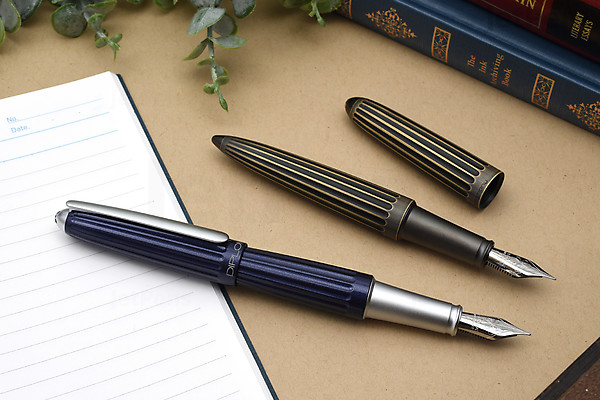 Diplomat Aero Stripes Black Vulpen | , meer dan 10.000 schrijfwaren leverbaar uit voorraad, snelle levering Diplomat Aero Stripes Black Vulpen | , meer dan 10.000 schrijfwaren leverbaar uit voorraad, snelle levering